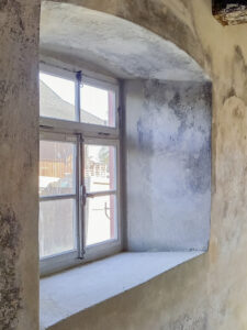 Fensterlaibung nach der Restaurierung.