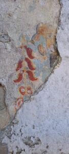 Freigelegte Dekorationsmalerei an den Fenstern