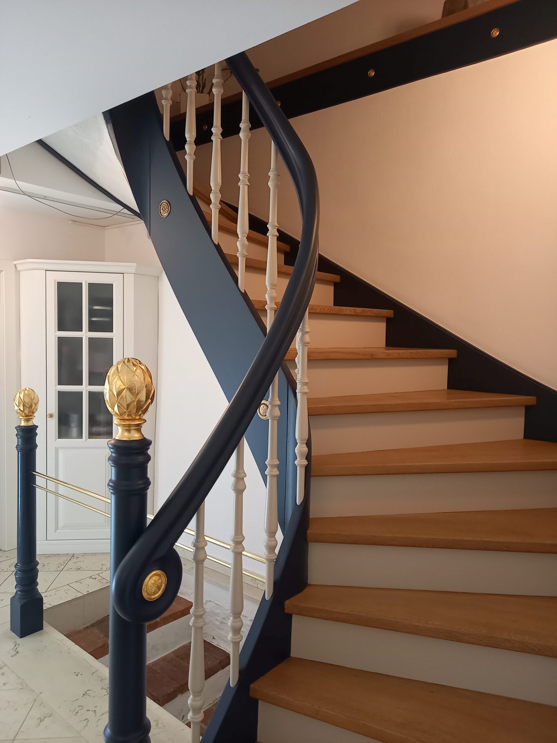 Holztreppe nach der Überarbeitung