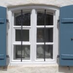 Neufassung der Fenster & Fensterläden mit reiner Leinölfarbe
