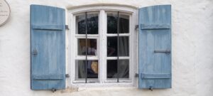 Historisches Fenster vor der Restaurierung